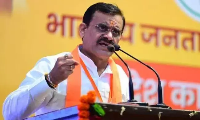 शोभायात्रा में शामिल हुए बीजेपी नेता वीडी शर्मा, लोगों को दी रामनवमी की शुभकामनाएं