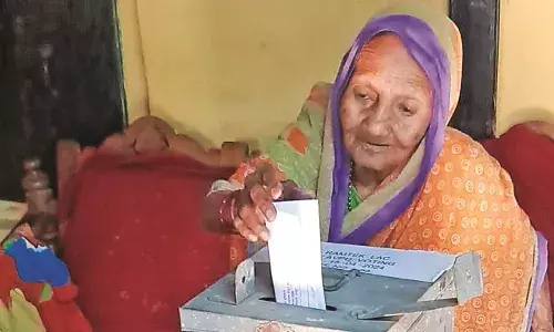 लोकसभा चुनाव के लिए सीमावर्ती गांवों के बुजुर्गों ने किया मताधिकार का प्रयोग