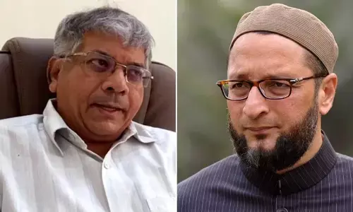 अकोला में वंचित बहुजन आघाड़ी के नेता प्रकाश आंबेडकर को एमआईएम का मिला समर्थन अकोला में वंचित बहुजन आघाड़ी के नेता प्रकाश आंबेडकर को एमआईएम का मिला समर्थन