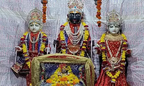 श्रीराम जानकी मंदिर में मनाया गया भगवान श्रीरामचंद्र जी का जन्मोत्सव, हजारों की संख्या में श्रृद्धालुओं ने की नयानिभराम के पाये दर्शन
