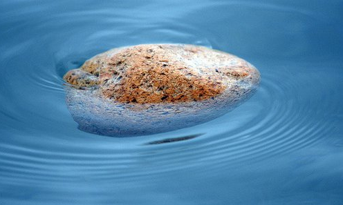 क्या पानी में तैरने वाला यह पत्थर है रामसेतु के समय का? जानिए वैज्ञानिकों का जवाब