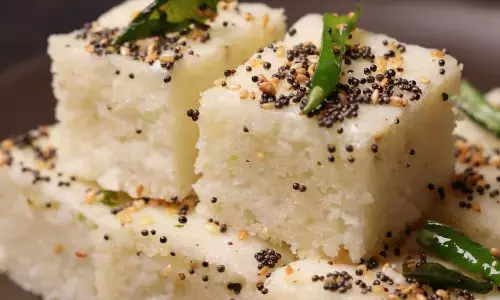 सुबह में नाश्ते के लिए बनाए टेस्टी और हेल्दी सफेद ढोकला, यहां जानिए पूरी रेसिपी सुबह में नाश्ते के लिए बनाए टेस्टी और हेल्दी सफेद ढोकला, यहां जानिए पूरी रेसिपी