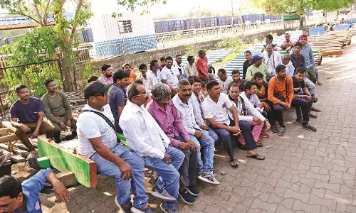 स्टेशन पर पार्सल व्यवस्था ठप, व्यापारी प्रतिनिधियों ने किया 5 रु. में स्कैनिंग का विरोध
