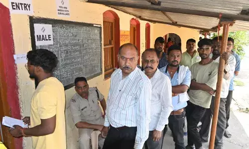 मतदान ड्यूटी के दौरान आया चक्कर, जिला अस्पताल में भर्ती किए दो कर्मचारी