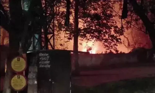 ग्वालियर के संगम वाटिका और रंगमहल में लगी भीषण आग, राहत बचाव का कार्य जारी