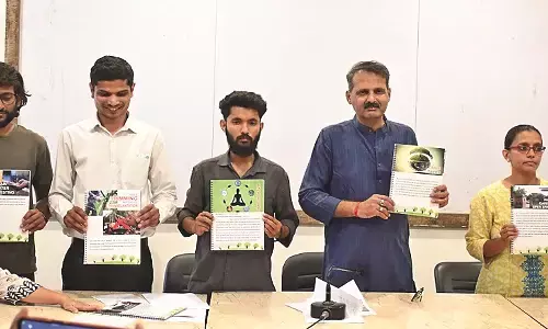 विकास की दौड़ में उपराजधानी खोती जा रही अपनी हरियाली , पर्यावरण प्रेमियों ने गडकरी से की चर्चा विकास की दौड़ में उपराजधानी खोती जा रही अपनी हरियाली , पर्यावरण प्रेमियों ने गडकरी से की चर्चा