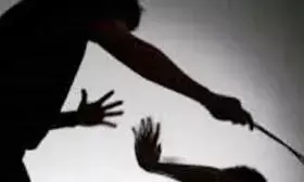 दूसरे के घर में पिता के सोने की बात पर पीटा, पुलिस ने तीन के खिलाफ दर्ज किया मामला