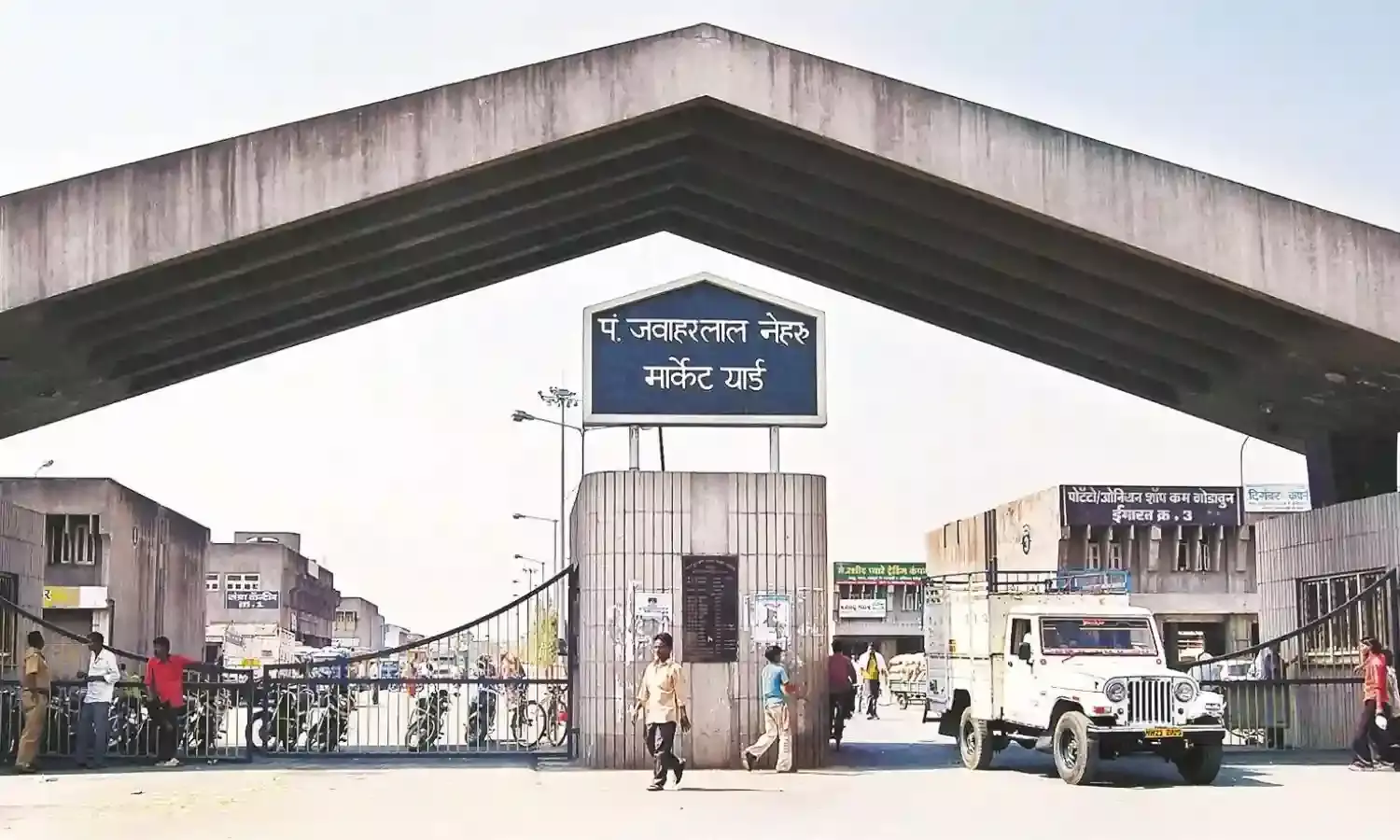 कलमाना में स्ट्रांग रूम - व्यापारी डेढ़ माह तक छटपटाएंगे, बंदोबस्त से ट्रैफिक जाम