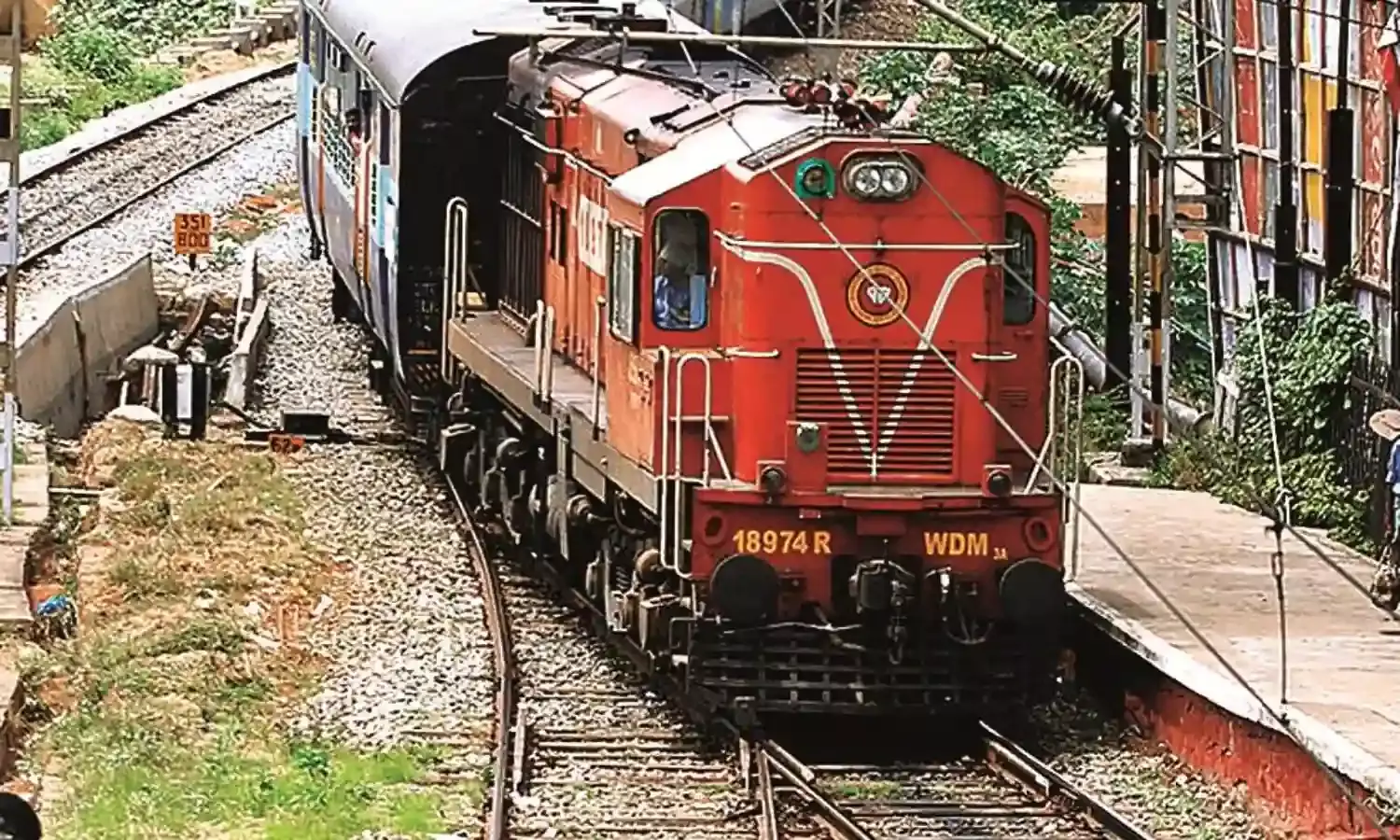 नागपुर-मुंबई स्पेशल ट्रेन ने उड़ाई नींद, 11 घंटे देरी का आया मैसेज, हुआ हंगामा