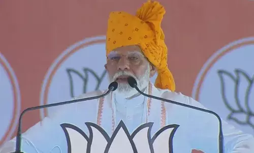 पीएम मोदी ने कांग्रेस पर आदिवासी कल्याण की अनदेखी करने समेत कई आरोप, राहुल गांधी ने किया पलटवार, कहा - जनता को मुद्दों से भटका रहे