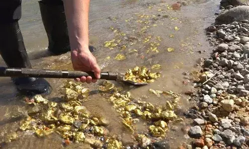 भारत में मौजूद इस नदी में बहता है सोना, एकत्रित करने के लिए लोगों की लगती है भीड़, जानिए कहां है यह अनोखी नदी