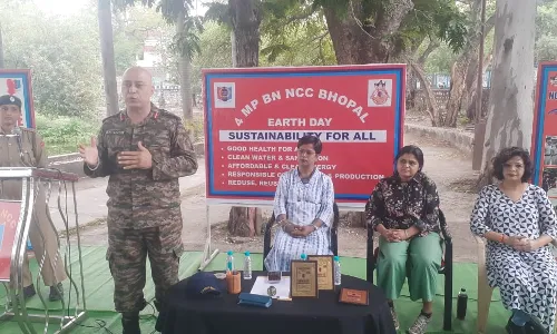विश्व पृथ्वी दिवस पर एमसीयू एनसीसी प्लाटून के कैडेट्स ने भोपाल झीलों को किया स्वच्छ