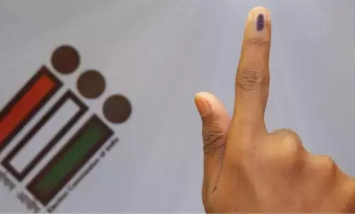 चुनाव में सुरक्षा ड्यूटी के लिए तैयार सुरक्षाकर्मी, सशस्त्र सुरक्षा बल एवं होमगार्ड्स ने शहर में किया फ्लैग मार्च चुनाव में सुरक्षा ड्यूटी के लिए तैयार सुरक्षाकर्मी, सशस्त्र सुरक्षा बल एवं होमगार्ड्स ने शहर में किया फ्लैग मार्च