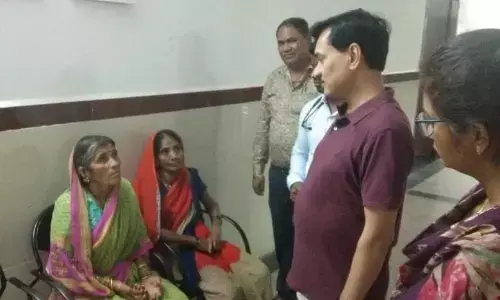 कलेक्टर ने पहले देखी अस्पताल की व्यवस्था, डेटा एंट्री में लापरवाही पर बीएमओ सहित तीन कर्मियों को नोटिस