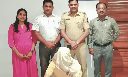 2 करोड़ की ठगी मामले में फरार आरोपी पुणे से गिरफ्तार , चार दिन की पुलिस रिमांड पर 2 करोड़ की ठगी मामले में फरार आरोपी पुणे से गिरफ्तार , चार दिन की पुलिस रिमांड पर