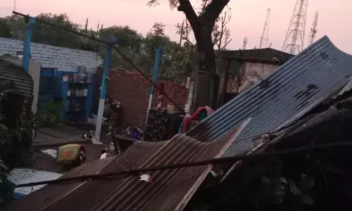 अमरावती के मोर्शी में तेज आंधी -  तूफान से  सीमेंट के खंभे टूट कर गिरे