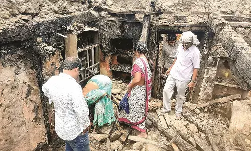 गैस सिगड़ी भड़क जाने से घरेलू सामग्री जलकर खाक, खाना बनाते वक्त हुआ हादसा