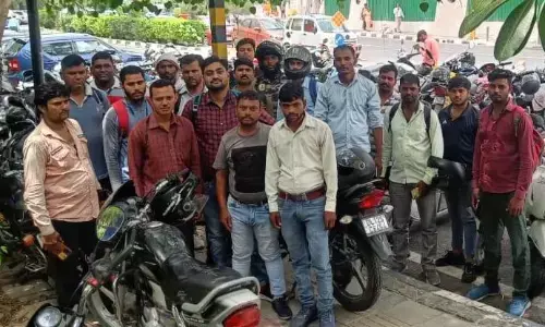 दिल्ली में पेट्रोल बाइक टैक्सी पर लगा प्रतिबंध हटे - बाइक टैक्सी यूनियन