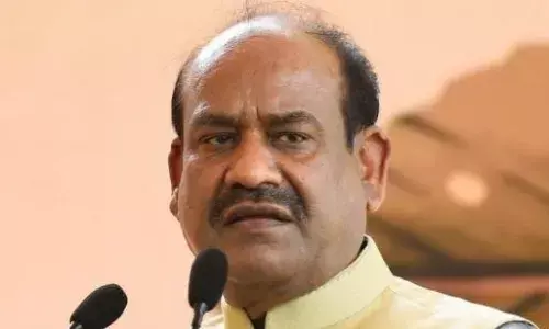 लोकसभा अध्यक्ष और कोटा लोकसभा सीट से भाजपा उम्मीदवार ओम बिड़ला ने किया मतदान, कहा यहां कोई फाइट नहीं लोकसभा अध्यक्ष और कोटा लोकसभा सीट से भाजपा उम्मीदवार ओम बिड़ला ने किया मतदान, कहा यहां कोई फाइट नहीं