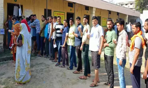 दूसरे चरण के मतदान में भी अलापा राग, पुलिस पर कार्यकर्ताओं को धमकाने का लगाया आरोप