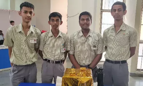 विद्यार्थियों के उपग्रह देख इसरो वैज्ञानिक भी हुए प्रभावित, किया मार्गदर्शन विद्यार्थियों के उपग्रह देख इसरो वैज्ञानिक भी हुए प्रभावित, किया मार्गदर्शन