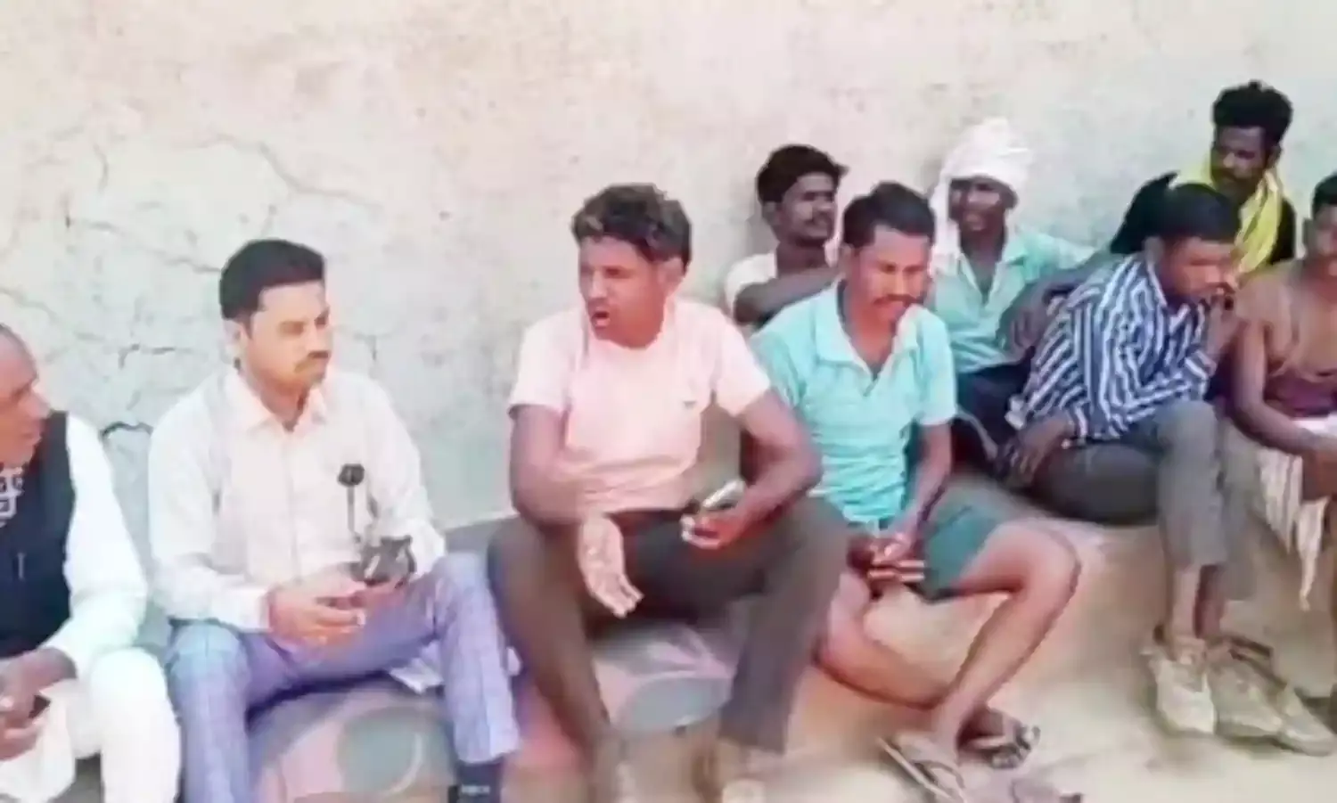 कल्दा पठार में सिरसा के मतदाताओं ने दिखाई नाराजगी, अधिकारियों के मनाने के बाद किया मतदान