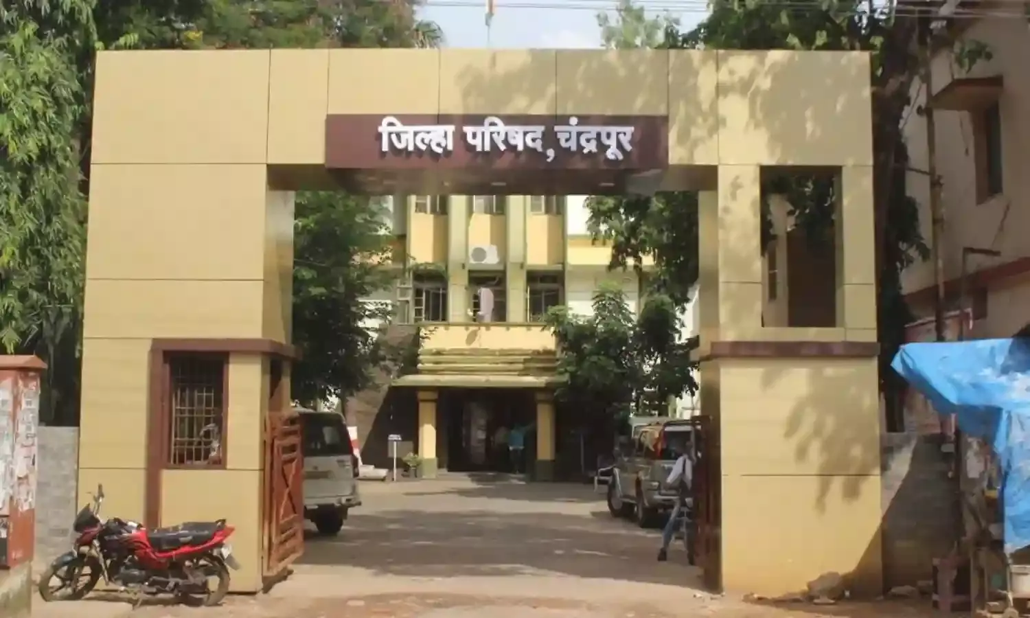 कछुआ गति से चल रहा है विकास कार्य, कामचाेर ठेकेदारों को सीईओ ने लगाई फटकार