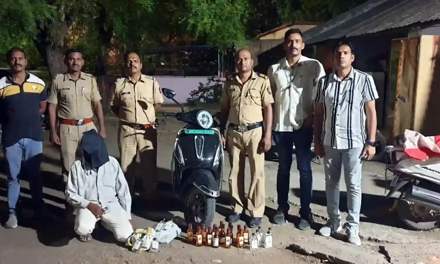 दोपहिया से अवैध तरीके से शराब की ढुलाई करने वाले को पुलिस ने किया गिरफ्तार