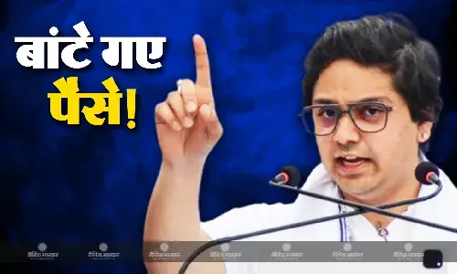 कौशांबी में बसपा नेता आकाश आनंद की जनसभा में बांटे गए पैसे! पार्टी जिलाध्यक्ष समेत तीन पर मुकदमा दर्ज