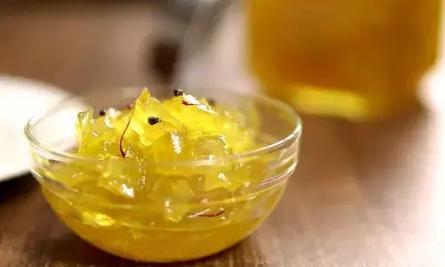 कच्चे आमों से घर पर बनाएं मुरब्बा, सीजन खत्म होने के बाद भी ले पाएंगे आम का स्वाद, यहां जानिए पूरी रेसिपी कच्चे आमों से घर पर बनाएं मुरब्बा, सीजन खत्म होने के बाद भी ले पाएंगे आम का स्वाद, यहां जानिए पूरी रेसिपी