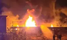 शार्ट सर्किट से  पैठण एमआईडीसी की कंपनी में ब्लास्ट, हर ओर फैली आग ही आग