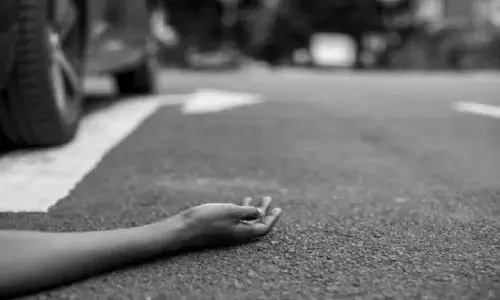 बहन की शादी का कार्ड बांटने निकले भाई की मौत, मातम में बदली खुशियां बहन की शादी का कार्ड बांटने निकले भाई की मौत, मातम में बदली खुशियां