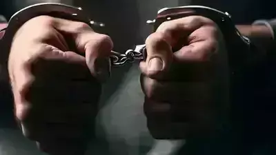 घर में घुसकर महिलाओं के कपड़े फाड़ने वाला पकड़ाया, पिटाई कर पुलिस को सौंपा