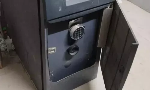 एटीएम तोड़ने आया बदमाश, सायरन बजते ही उल्टे पैर भागा, सीसीटीवी खंगाल रही पुलिस