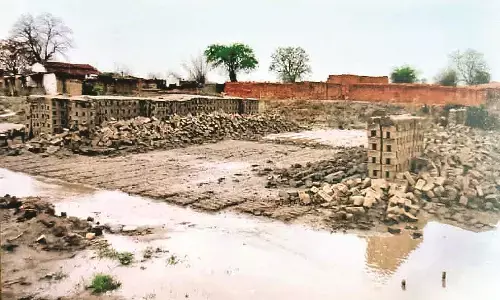 बेमौसम बारिश की मार से अब बढ़ सकते हैं ईंट के दाम, उत्पादन पर पड़ा असर बेमौसम बारिश की मार से अब बढ़ सकते हैं ईंट के दाम, उत्पादन पर पड़ा असर