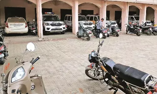 धूल खा रहे है इंटरसेप्टर व्हीकल, चलाने वाला कोई नहीं, कैसे कसेंगे लगाम