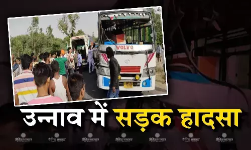 तेज रफ्तार ट्रक ने बस को सामने से मारी टक्कर, 6 लोगों की मौत, कई घायल तेज रफ्तार ट्रक ने बस को सामने से मारी टक्कर, 6 लोगों की मौत, कई घायल