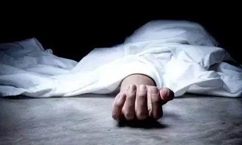 बालिका को मृत अवस्था में अस्पताल लेकर पहुंचे परिजन, कोतवाली पुलिस ने कराया पोस्टमार्टम बालिका को मृत अवस्था में अस्पताल लेकर पहुंचे परिजन, कोतवाली पुलिस ने कराया पोस्टमार्टम