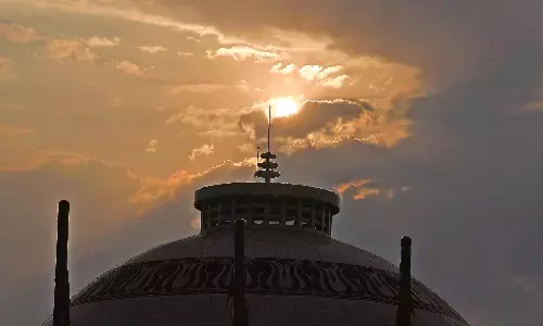 बेमौसम बारिश, उमस भरी गर्मी, तड़के बारिश, तेज हवा, दोपहर में गर्म लपटें बेमौसम बारिश, उमस भरी गर्मी, तड़के बारिश, तेज हवा, दोपहर में गर्म लपटें