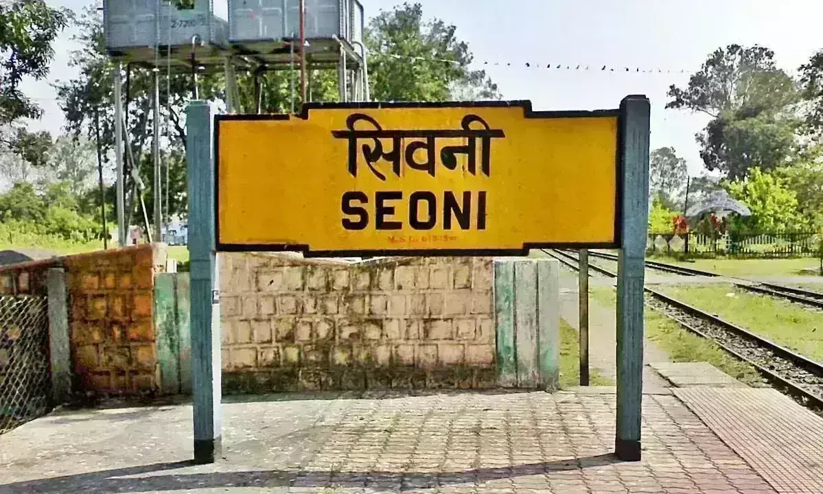 अनियंत्रित होकर पलट गया ऑटो, तीन महिलाएं समेत चालक घायल, बम्होड़ी के पास हुआ हादसा