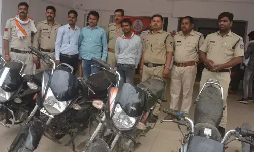 बाइक चोर गैंग का पर्दाफाश, सरगना समेत 3 गिरफ्तार, साढ़े 4 लाख की 7 मोटरसाइकिल पुलिस ने की बरामद