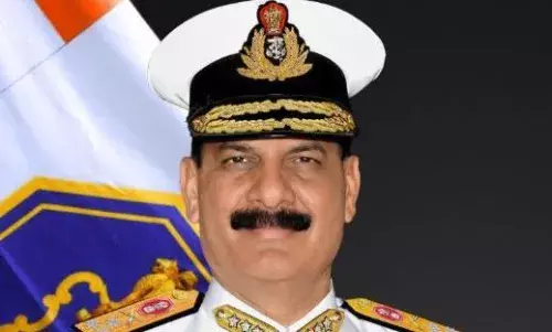 एडमिरल दिनेश के त्रिपाठी ने नौसेना प्रमुख का कार्यभार संभाला