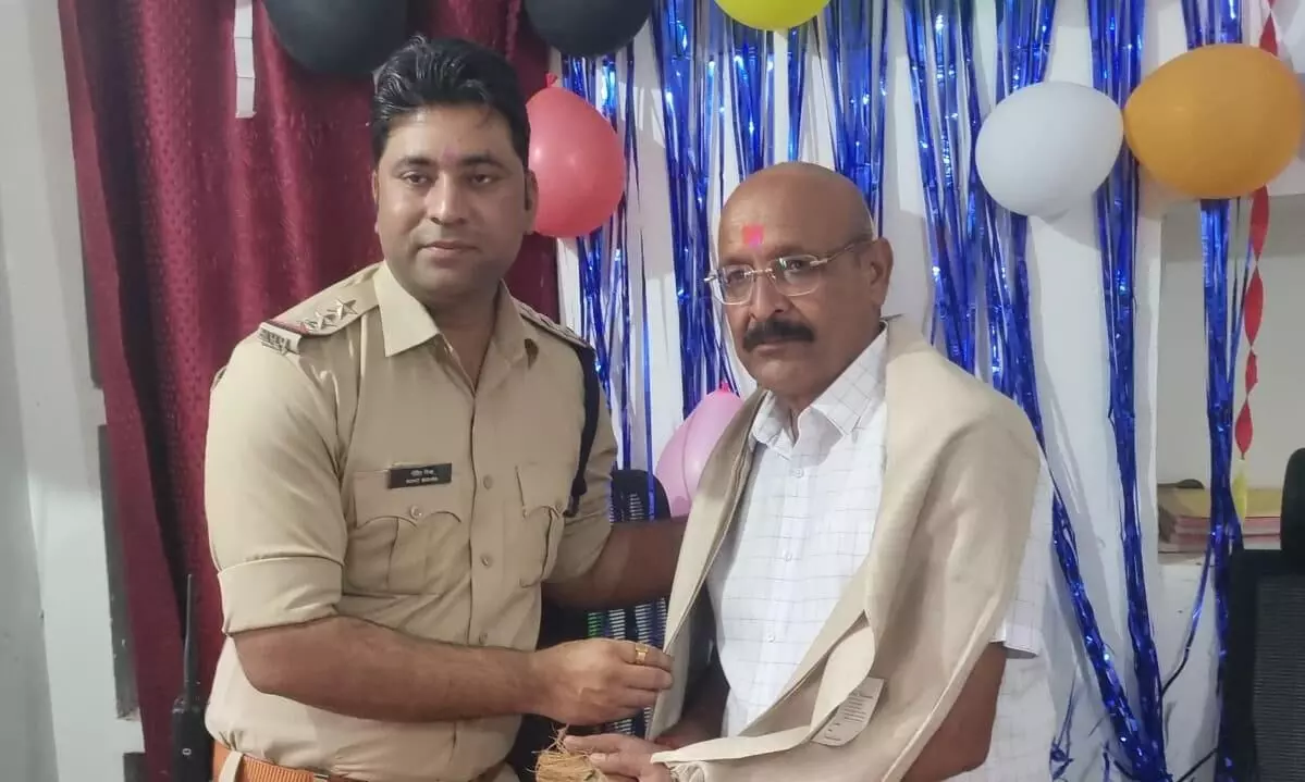 ३७ वर्ष शासकीय सेवा के उपरांत सेवानिवृत्त हुए उपनिरीक्षक अशोक द्विवेदी ३७ वर्ष शासकीय सेवा के उपरांत सेवानिवृत्त हुए उपनिरीक्षक अशोक द्विवेदी