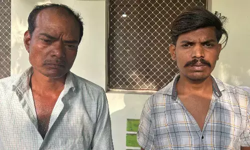 पुरानी रंजिश पर ऑटो ड्राइवर को मारी गोली, आरोपी पिता-पुत्र गिरफ्तार