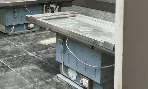 मर्चुरी का शेड गर्मी से तप रहा, झुलस रहे शव