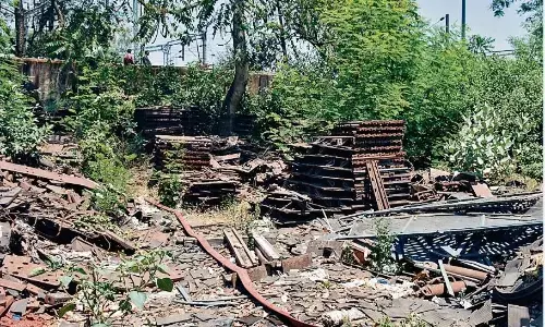 सालीचौका के पास टूटी ओएचई लाइन, मची अफरा-तफरी