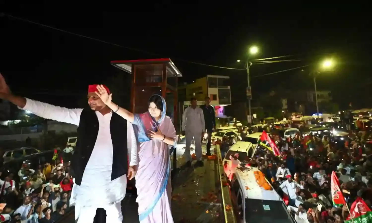 मैनपुरी सीट पर डिंपल यादव और अखिलेश यादव ने किया रोड शो, केंद्र पर साधा निशाना