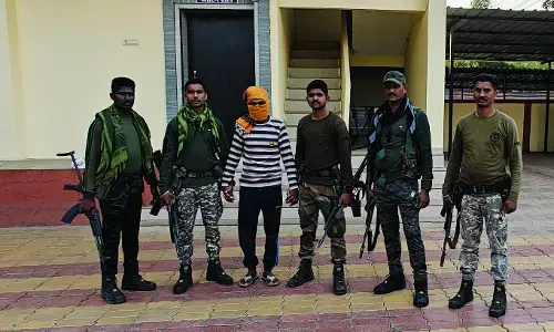 डेढ़ लाख का इनामी जनमिलिशिया सदस्य गिरफ्तार , नक्सली वारदातों में था शामिल डेढ़ लाख का इनामी जनमिलिशिया सदस्य गिरफ्तार , नक्सली वारदातों में था शामिल