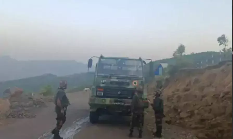 कश्मीर में सुरक्षाबलों के काफिले पर किया हमला, 5 जवान घायल, सर्च ऑपरेशन जारी
