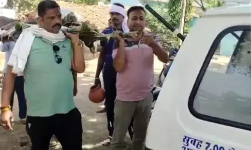 आदिवासी बैगा बुजुर्ग की मौत के बाद असहाय बहन की मदद को आगे आए युवा, करवाया अंतिम संस्कार